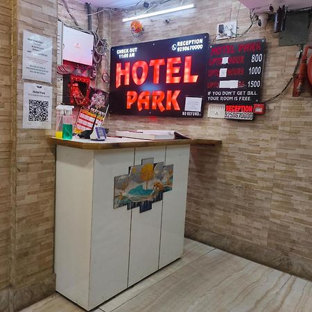 Hotel Metro Park Ню Делхи Екстериор снимка