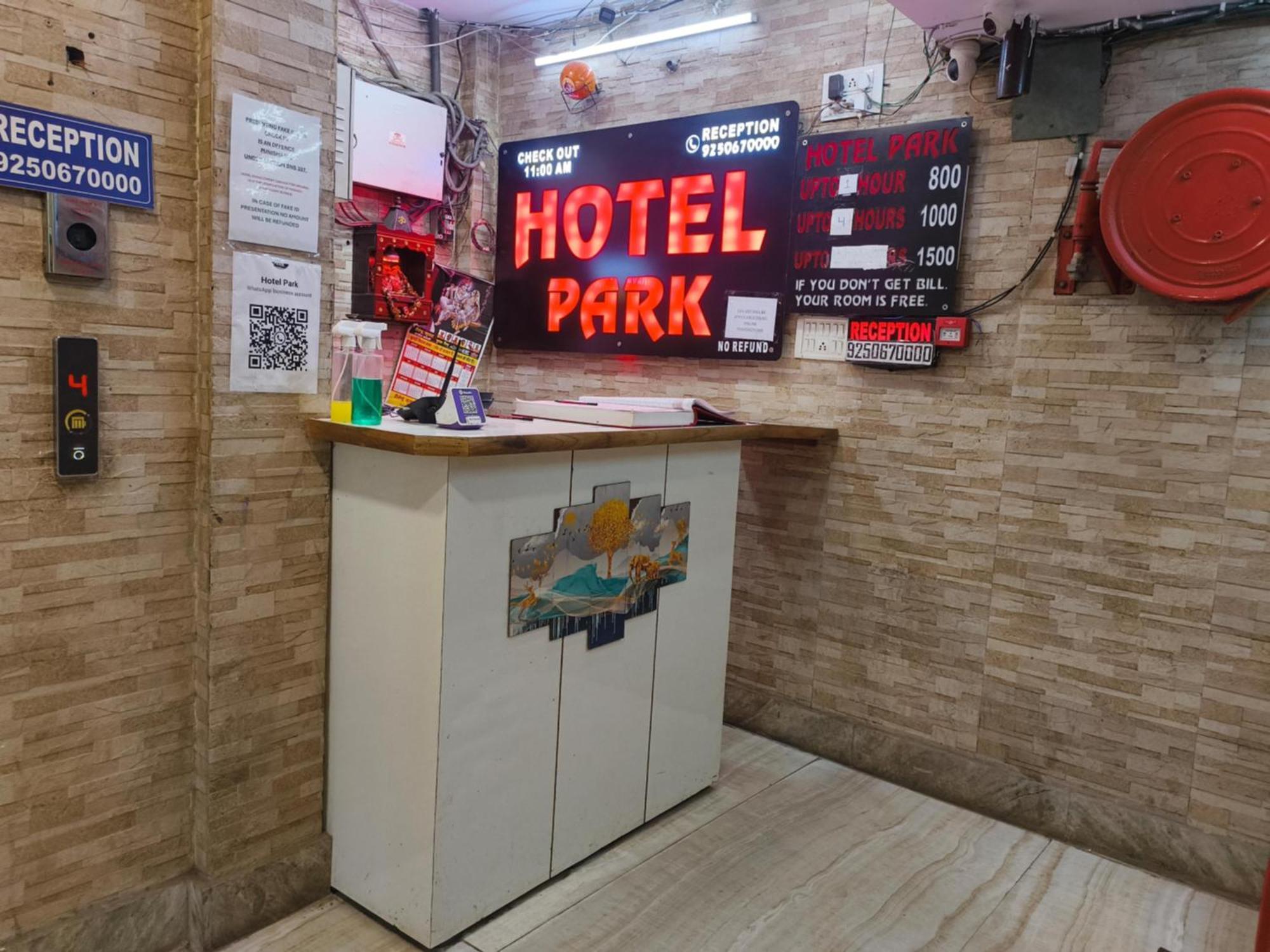 Hotel Metro Park Ню Делхи Екстериор снимка