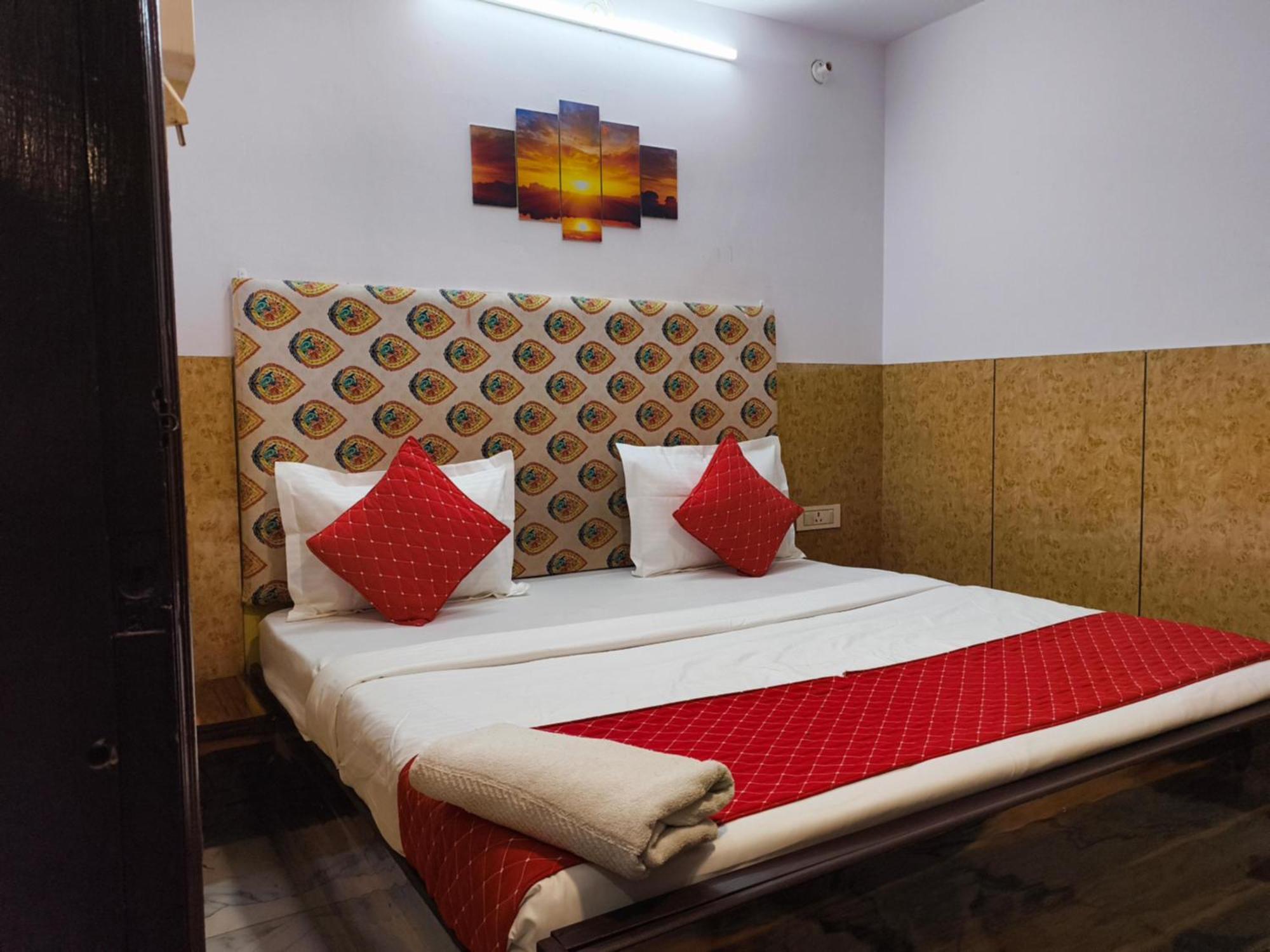 Hotel Metro Park Ню Делхи Екстериор снимка